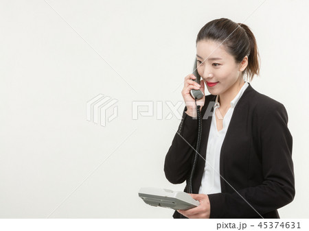 A career woman makes while talking on the phone 45374631