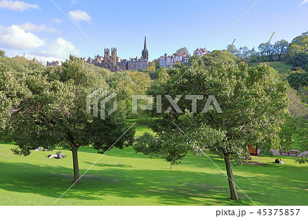 エディンバラの公園と旧市街地 45375857