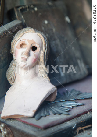 Statue without eyes Statue without eyes 45388220