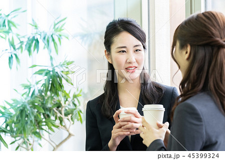 ネガティブな事を言われた女性 ネガティブな事を言われた女性 45399324