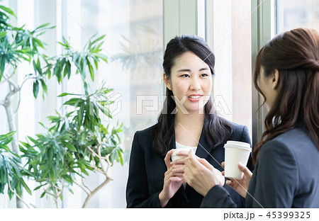 ネガティブな事を言われた女性 ネガティブな事を言われた女性 45399325