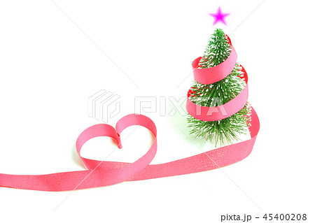 Christmas tree and ribbon. クリスマスツリーとリボン 45400208