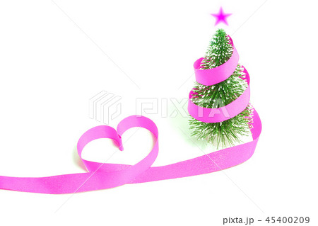 Christmas tree and ribbon. クリスマスツリーとリボン Christmas tree and ribbon. クリスマスツリーとリボン 45400209