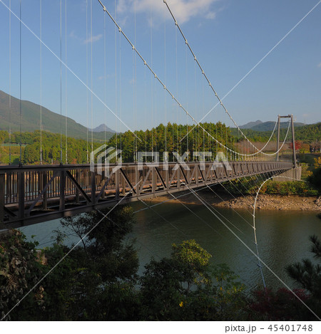 野岳大橋(長崎県:野岳湖:秋の行楽シーズン) 野岳大橋(長崎県:野岳湖:秋の行楽シーズン) 45401748