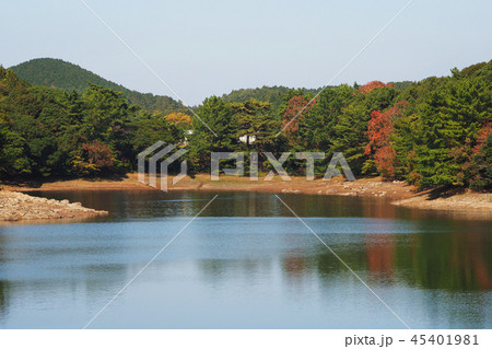 野岳湖(長崎県大村市:秋の行楽シーズン） 45401981