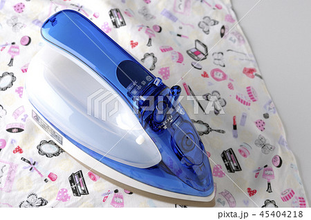 アイロンを掛ける 45404218