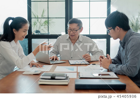 Start up partners are working in casual clothes Start up partners are working in casual clothes 45405936
