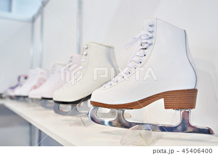 Skates for figure skating on show window 45406400