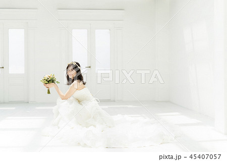 女性　結婚　ブライダルイメージ 45407057