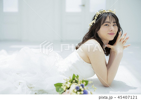 女性　結婚　ブライダルイメージ 45407121