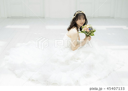 女性　結婚　ブライダルイメージ 45407133