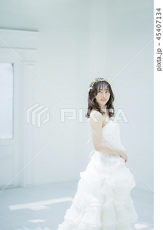 女性　結婚　ブライダルイメージ 45407134