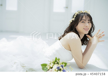 女性　結婚　ブライダルイメージ 45407158