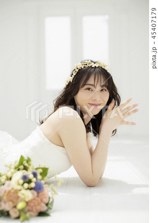 女性　結婚　ブライダルイメージ 45407179