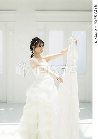 女性 結婚 ブライダルイメージ ウエディングドレス 女性 結婚 ブライダルイメージ ウエディングドレス 45407236