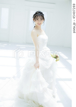 女性　結婚　ブライダルイメージ 45407269