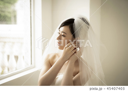 女性 結婚 ブライダルイメージ 身支度 女性 結婚 ブライダルイメージ 身支度 45407403