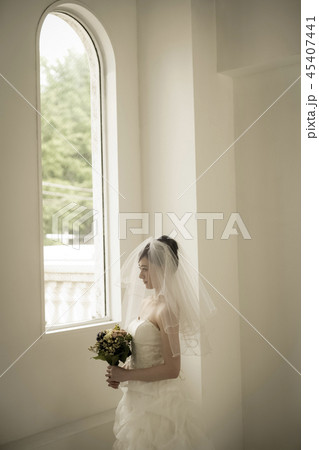 女性　結婚　ブライダルイメージ　結婚指輪 45407441