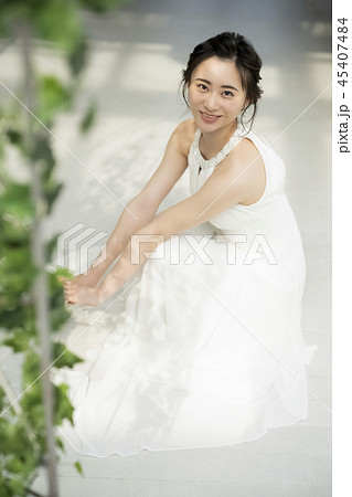 女性　結婚　ブライダルイメージ　結婚指輪 45407484