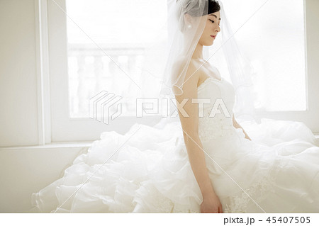 女性　結婚　ブライダルイメージ　結婚指輪 45407505