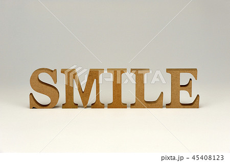 文字 アルファベット Smile 英文字 背景素材の写真素材
