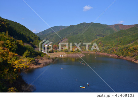 秋の桐生川ダム湖 秋の桐生川ダム湖 45409103
