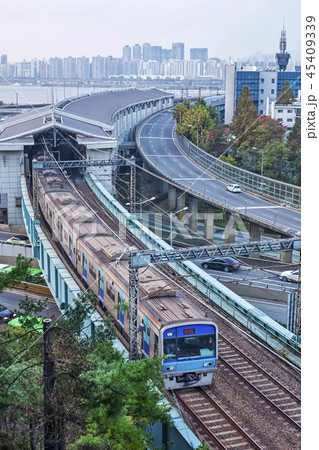 地下鉄 電車 銅雀駅 45409339