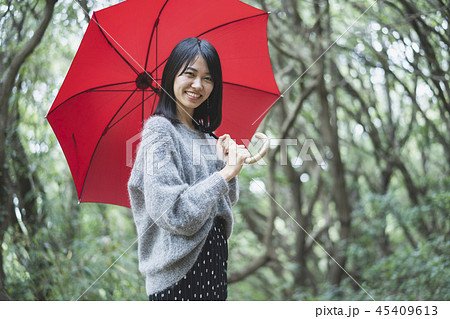 NAO 傘を持つ女の子 リヤドロ・NAO(ナオ) ポーセリン人形(磁器)美しい