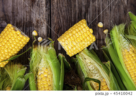 Ripe corn on a wooden table. 45410042