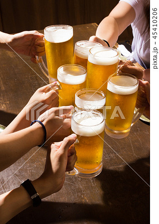 ビールで乾杯 ビールで乾杯 45410206