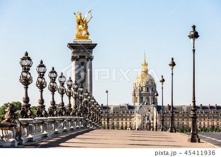 Pont Alexandre III Bridge with Hotel des Invalides Pont Alexandre III Bridge with Hotel des Invalides 45411936