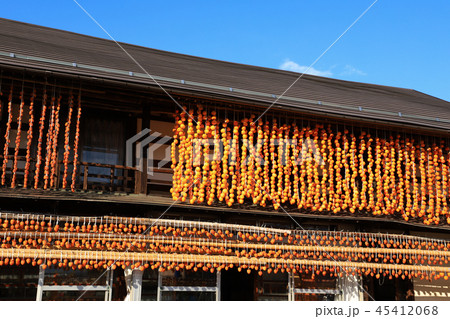 枯露柿(ころ柿)と古民家　甲州市 45412068