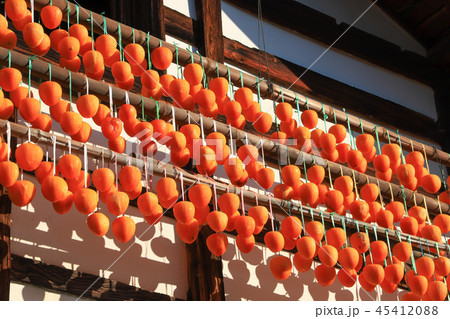 枯露柿(ころ柿)と古民家　甲州市 45412088