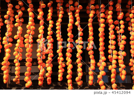 枯露柿(ころ柿)と古民家　甲州市 45412094