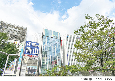 新宿駅東口の街並み 45413355