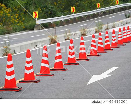 一般道路の交通規制の写真素材 [45415204] - PIXTA