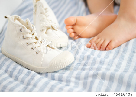 ２歳半の足と靴（１６センチ）５ 45416405