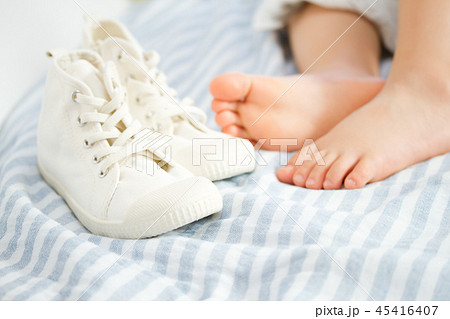 ２歳半の足と靴（１６センチ）４ 45416407
