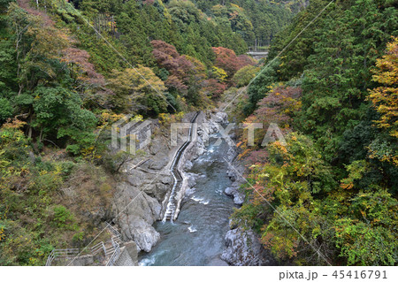 奥多摩・鳩ノ巣渓谷の白丸ダムの魚道 奥多摩・鳩ノ巣渓谷の白丸ダムの魚道 45416791