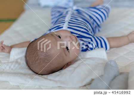 笑顔の新生児 笑顔の新生児 45416992