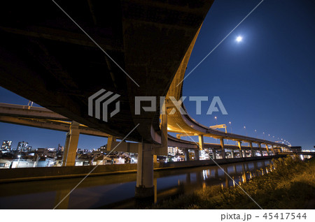 月夜の首都高速 45417544