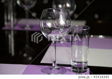 Empty glass glasses on the table in the restaurant Empty glass glasses on the table in the restaurant 45418385