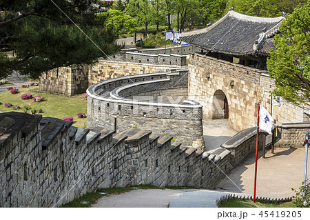 城壁 旗 華西門 45419205