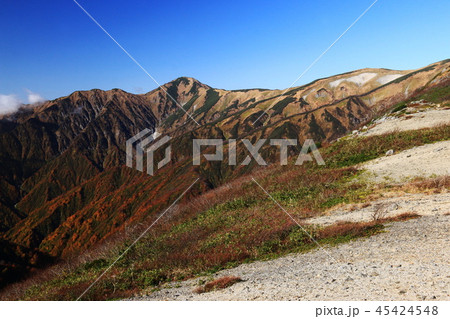 東北飯豊連峰 飯豊山山頂への道 切合小屋稜線からの紅葉の大日岳を望む 東北飯豊連峰 飯豊山山頂への道 切合小屋稜線からの紅葉の大日岳を望む 45424548