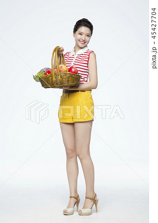 beautiful young woman shopping, sale concept photo. attractive young woman isolated. 103 beautiful young woman shopping, sale concept photo. attractive young woman isolated. 103 45427704