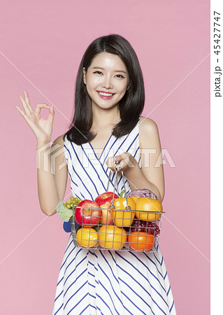 beautiful young woman shopping, sale concept photo. attractive young woman isolated. 058 45427747