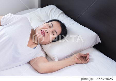 Elderly asian women sleeping on the bed and grindi Elderly asian women sleeping on the bed and grindi 45429625