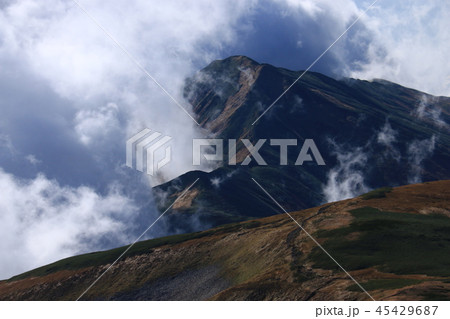 東北飯豊連峰 飯豊山頂より 大日岳の雄姿 東北飯豊連峰 飯豊山頂より 大日岳の雄姿 45429687