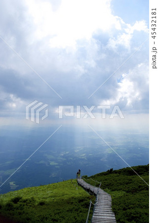 鳥取県の伯耆大山からの風景 鳥取県の伯耆大山からの風景 45432181