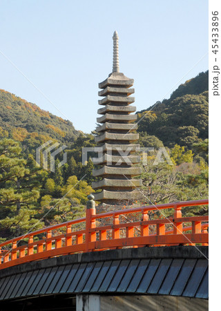 宇治十三重石塔 宇治十三重石塔 45433896